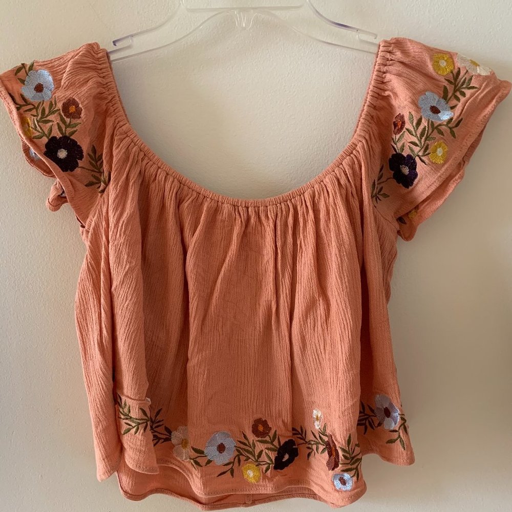 FOREVER 21 Embroidered Blush Crop Top Small
